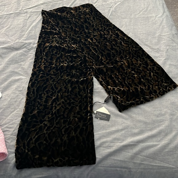 NBW Kenneth Cole Velour tiger print scarf - Picture 5 of 5